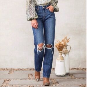 Levi’s W28 (US 6/7) Low Pro Straight Women’s Jeans Distressed A0964-0006